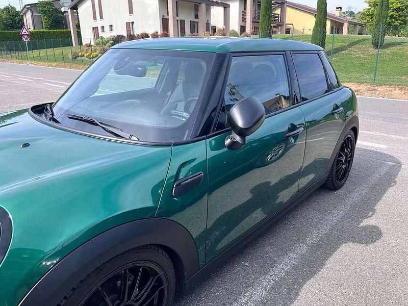 Begagnad Mini ONE 102 HK (75 kW) 2021 Grön Halvkombi