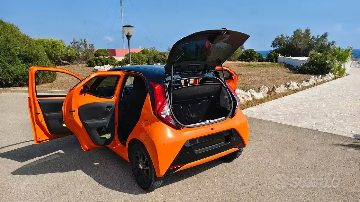 Usata Toyota Aygo X-cite 72 CV (52 kW) 2019 Arancione Utilitaria