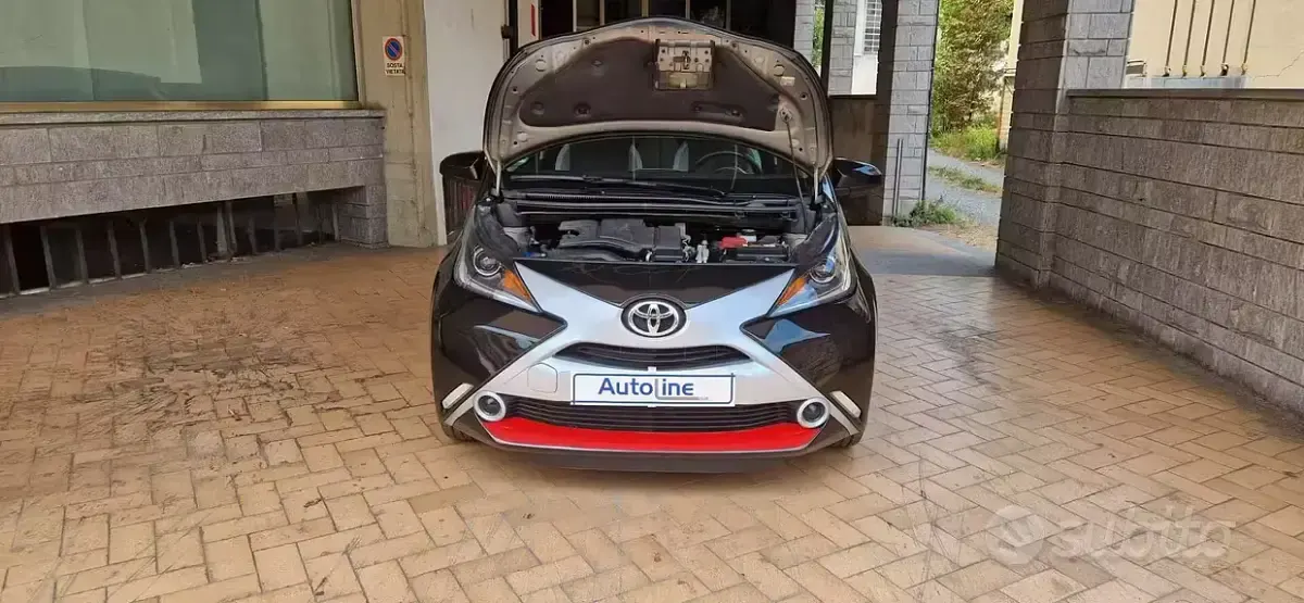 Usata Toyota Aygo 69 CV (50 kW) 2017 Nero Utilitaria