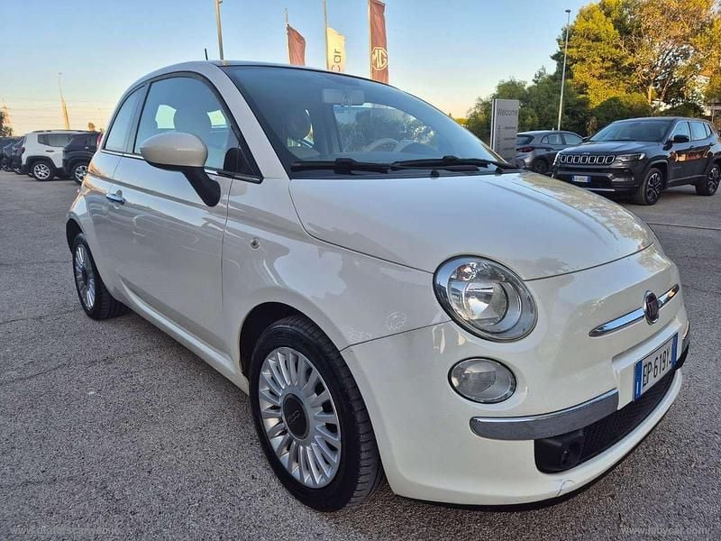 Bianco Usata 2012 Fiat 500 Lounge Tre volumi | 6000 € (Buon prezzo) - Immagine 1/4