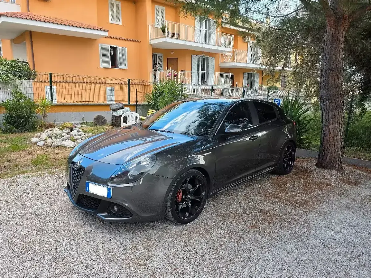 Usata Alfa Romeo Giulietta 120 CV (88 kW) 2010 Grigio Utilitaria