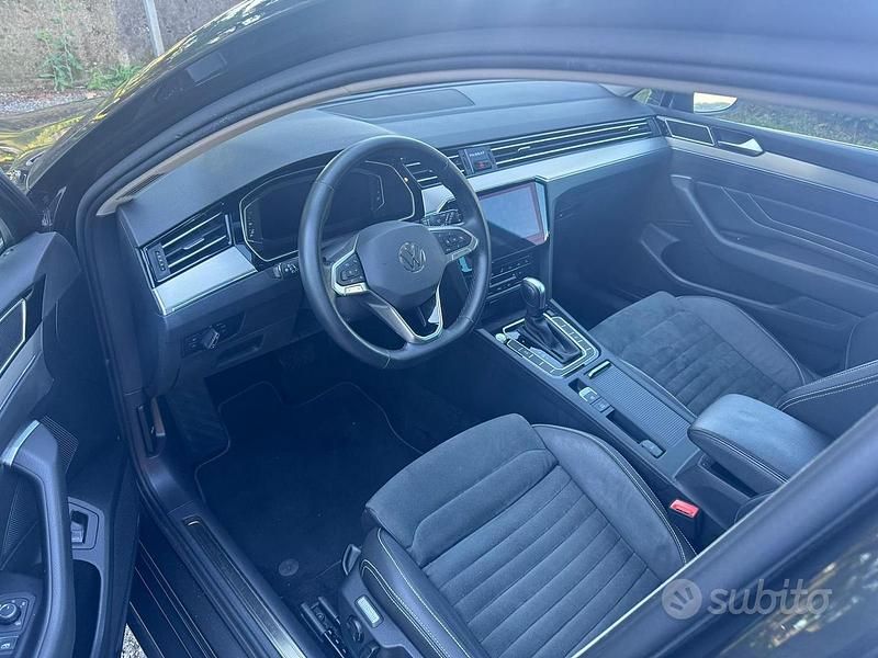 Usata VW Passat Executive 150 CV (110 kW) 2021 Grigio Station wagon