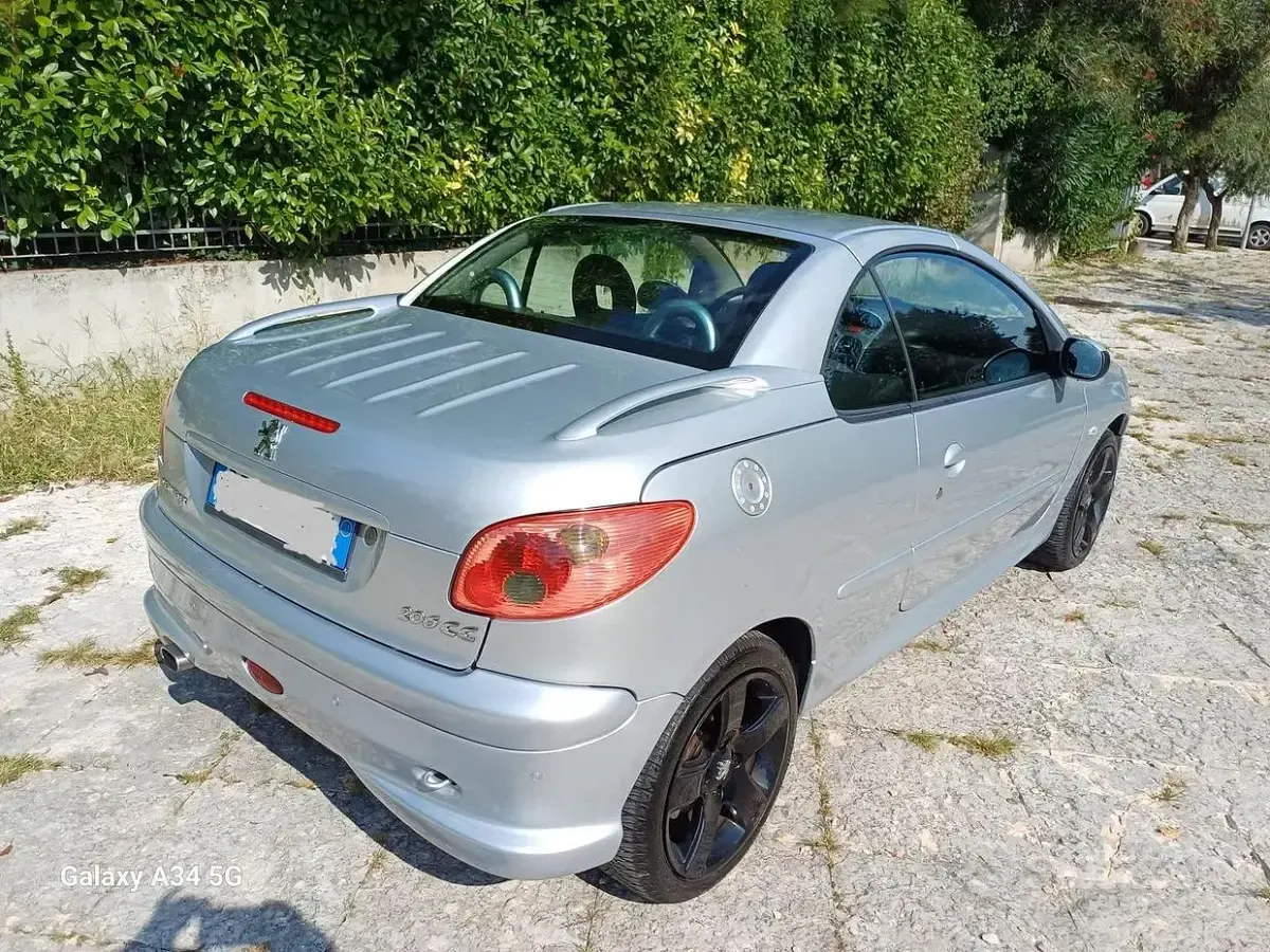 Usata Peugeot 206 CC 109 CV (80 kW) 2006 Grigio Cabrio