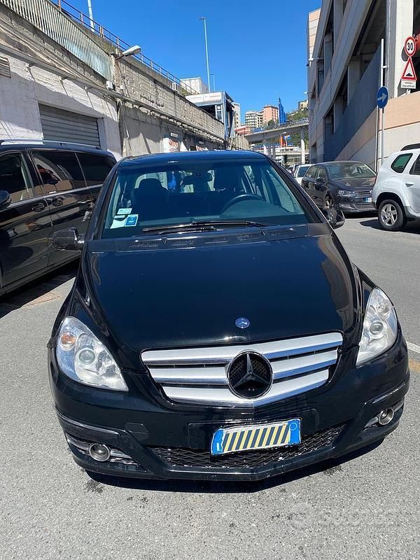 Nero Usata 2009 Mercedes B200 Monovolume | 4800 € (Cara) - Immagine 1/4