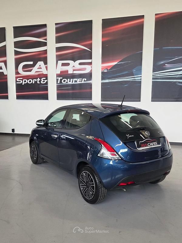 Usata Lancia Ypsilon 69 CV (50 kW) 2022 Blu Utilitaria