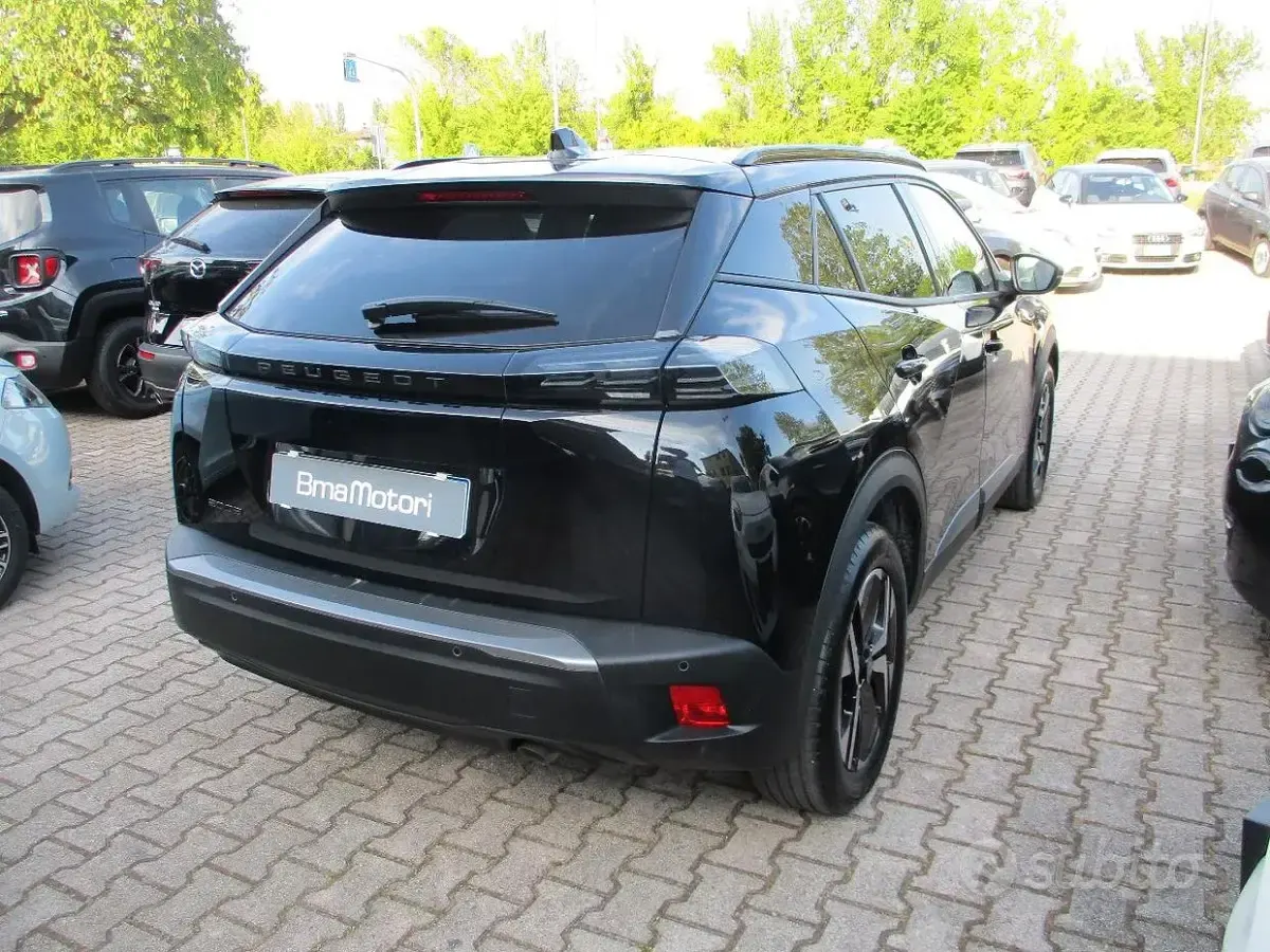 Usata Peugeot 2008 Allure 101 CV (74 kW) 2025 Nero SUV