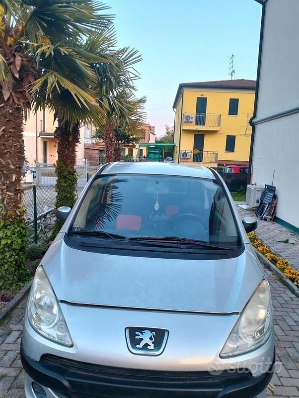 Usata Peugeot 1007 70 CV (51 kW) 2008 Grigio Monovolume