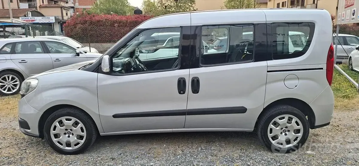 Usata Fiat Doblò Lounge 120 CV (88 kW) 2017 Grigio Monovolume