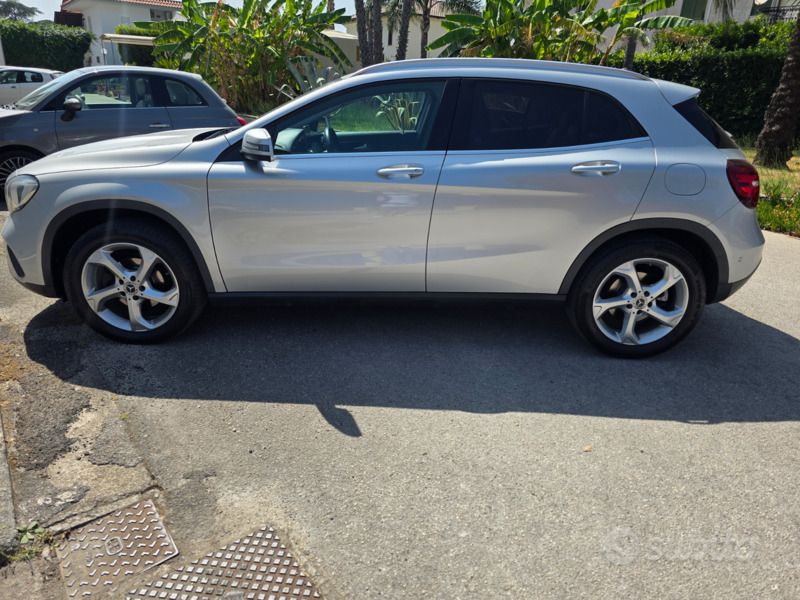 Usata 2019 Mercedes GLA200 SUV | 21.000 € (Buon prezzo) - Immagine 1/4