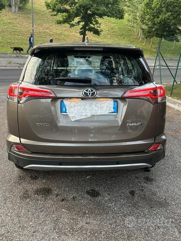 Usata 2016 Toyota RAV4 SUV | 17.000 € (Buon prezzo) - Immagine 1/4