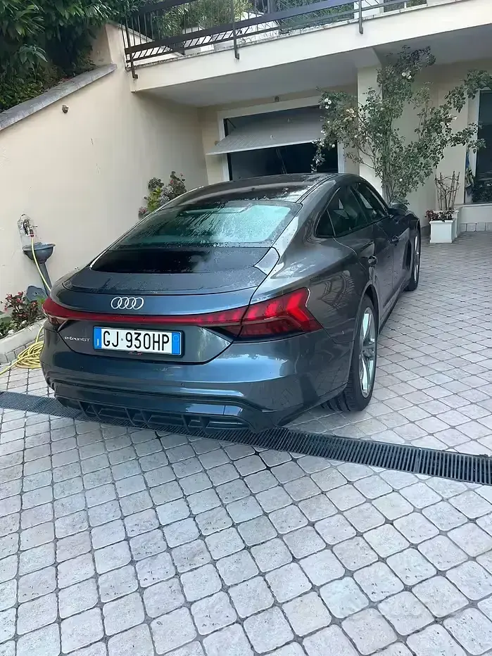 Usata Audi e-tron GT quattro 139 kW (190 CV) 2022 Blu Berlina