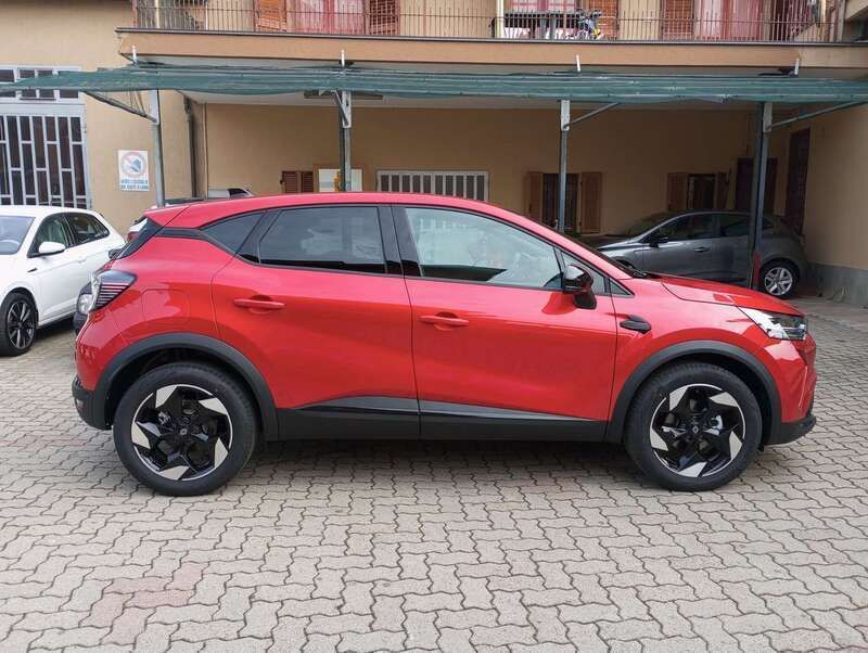 Usata Renault Captur Techno 101 CV (74 kW) 2024 Blu/azzurro SUV