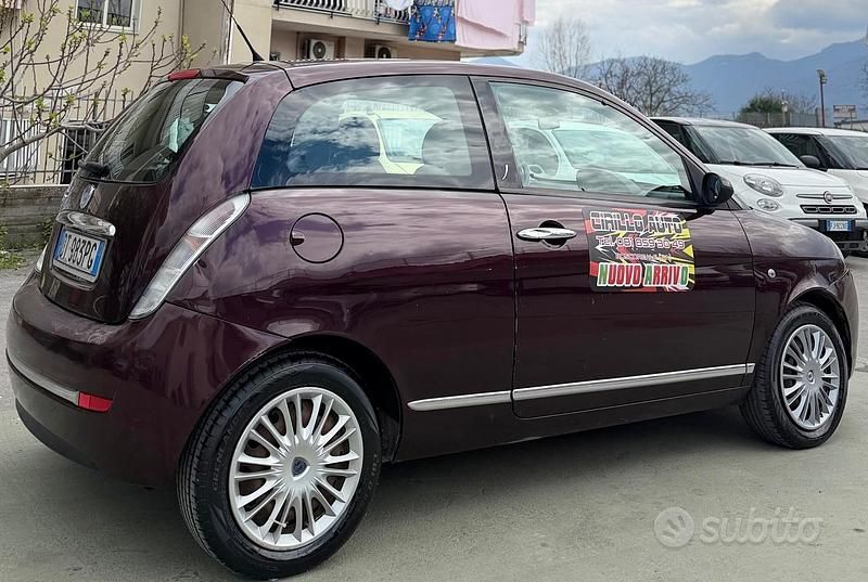 Usata Lancia Ypsilon 60 CV (44 kW) 2008 Viola Utilitaria