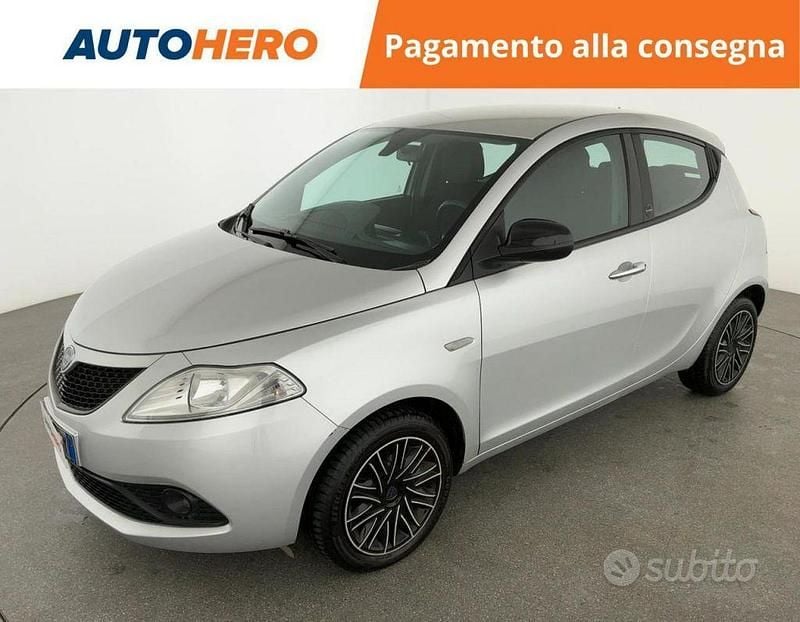 Grigio Usata 2020 Lancia Ypsilon S Due volumi | 10.599 € (Buon prezzo) - Immagine 1/2