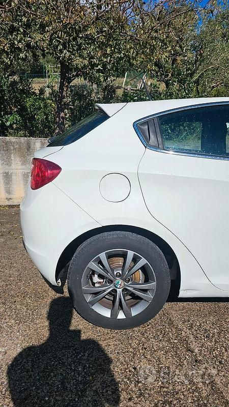 Usata Alfa Romeo Giulietta 109 CV (80 kW) 2013 Bianco Berlina