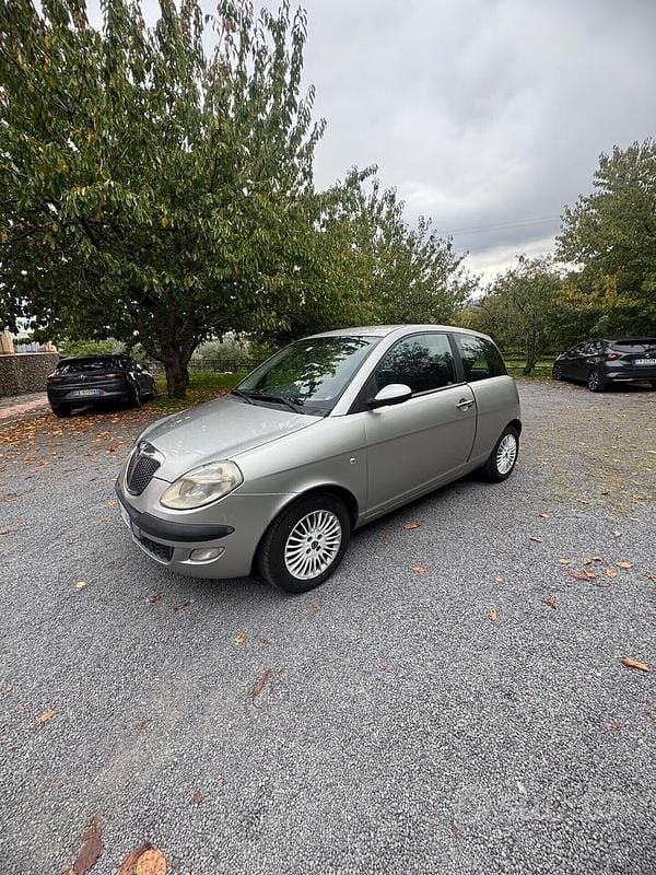 Usata Lancia Ypsilon 69 CV (50 kW) 2005 Grigio Utilitaria