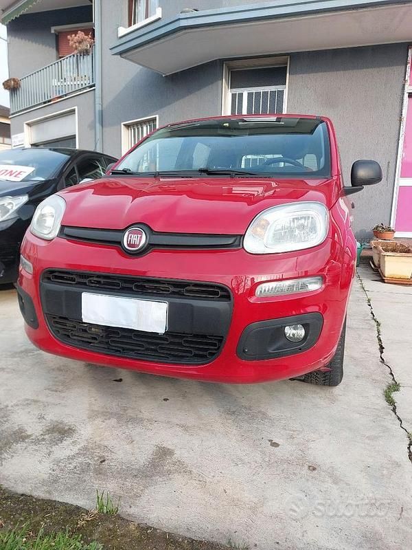 Usata Fiat Panda Lounge 86 CV (63 kW) 2015 Rosso Utilitaria
