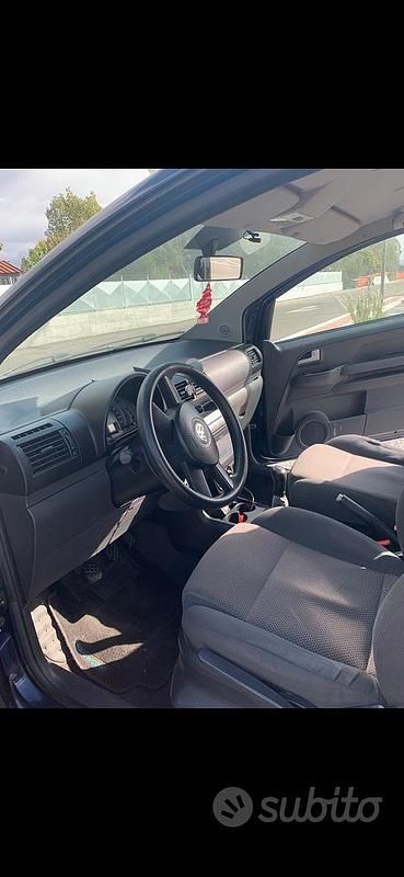Usata VW Fox 75 CV (55 kW) 2006 Blu Utilitaria