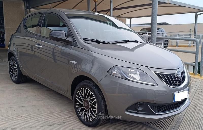 Usata Lancia Ypsilon 69 CV (50 kW) 2024 Gray Utilitaria
