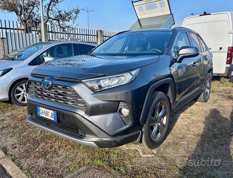 Usata Toyota RAV4 218 CV (160 kW) 2021 Grigio Station wagon