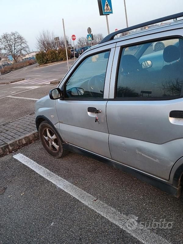 Usata Suzuki Ignis 69 CV (50 kW) 2005 Grigio Monovolume
