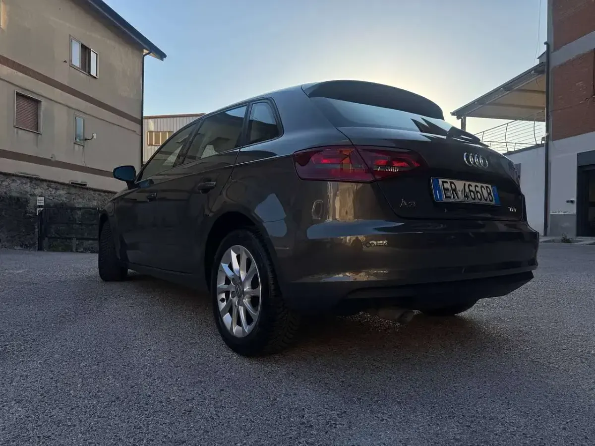 Usata Audi A3 Ambition 105 CV (77 kW) 2013 Bronzo Berlina