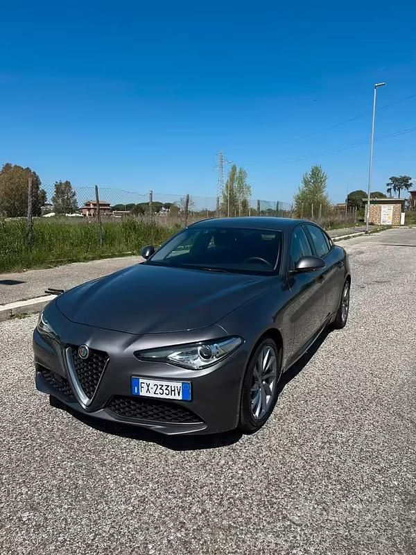 Usata Alfa Romeo Giulia Super 160 CV (117 kW) 2019 Grigio Berlina
