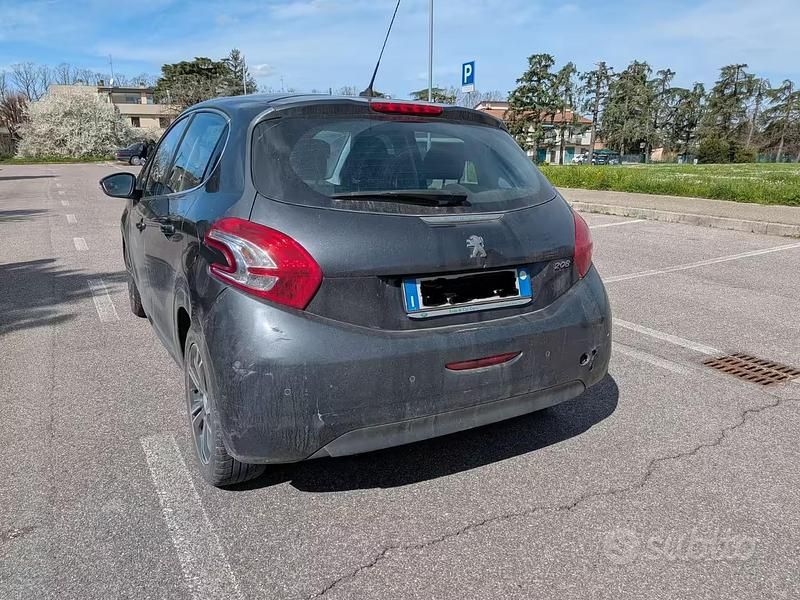 Usata Peugeot 208 Active 68 CV (50 kW) 2014 Grigio Utilitaria