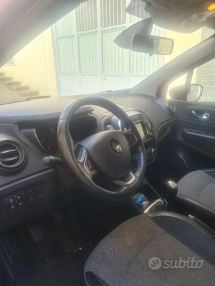 Usata Renault Captur 90 CV (66 kW) 2019 Grigio SUV