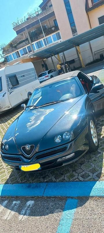 Usata Alfa Romeo Spider 122 CV (89 kW) 2002 Nero Cabrio