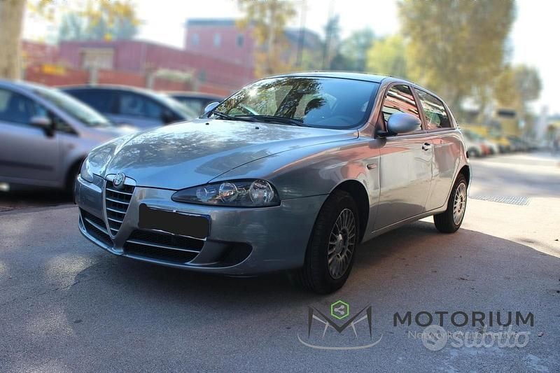Usata Alfa Romeo 147 105 CV (77 kW) 2010 Gray Utilitaria