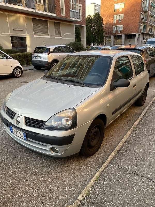 Usata Renault Clio II 75 CV (55 kW) 2003 Berlina