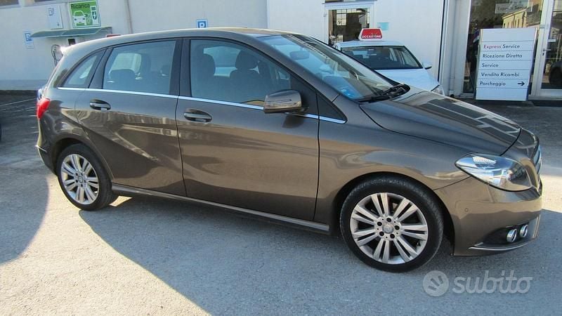 Usata Mercedes B200 Executive 156 CV (114 kW) 2014 Marrone Utilitaria