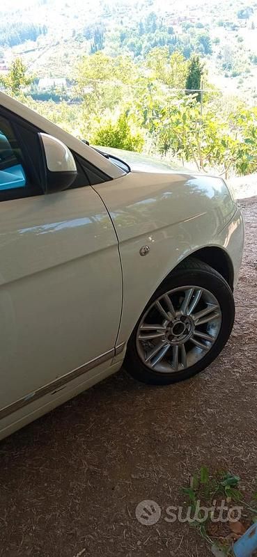 Usata Lancia Ypsilon 2011 Bianco Utilitaria