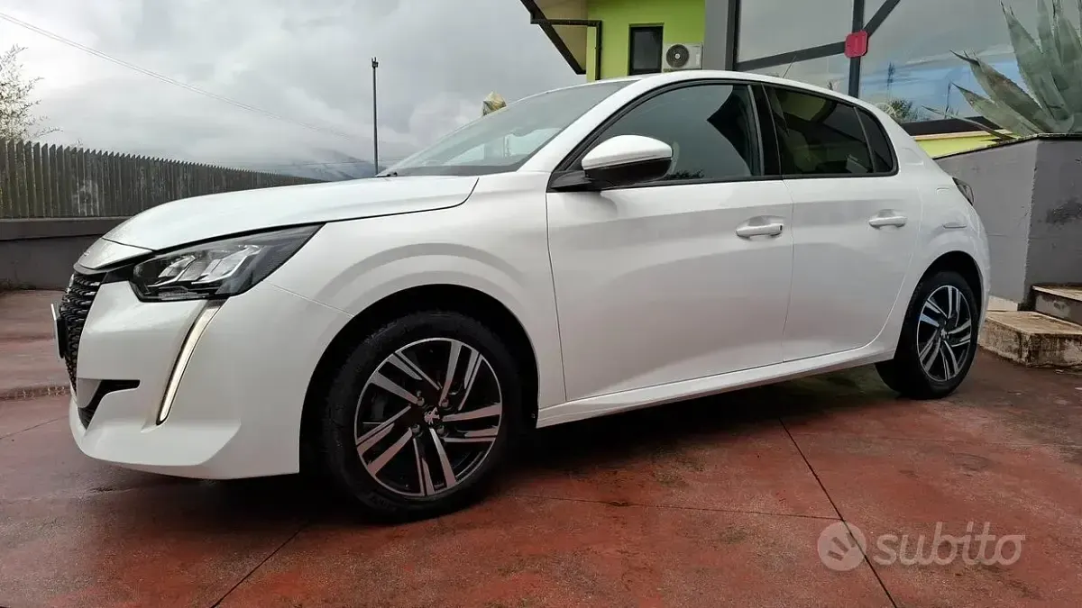 Usata Peugeot 208 Allure 102 CV (75 kW) 2021 Bianco Utilitaria