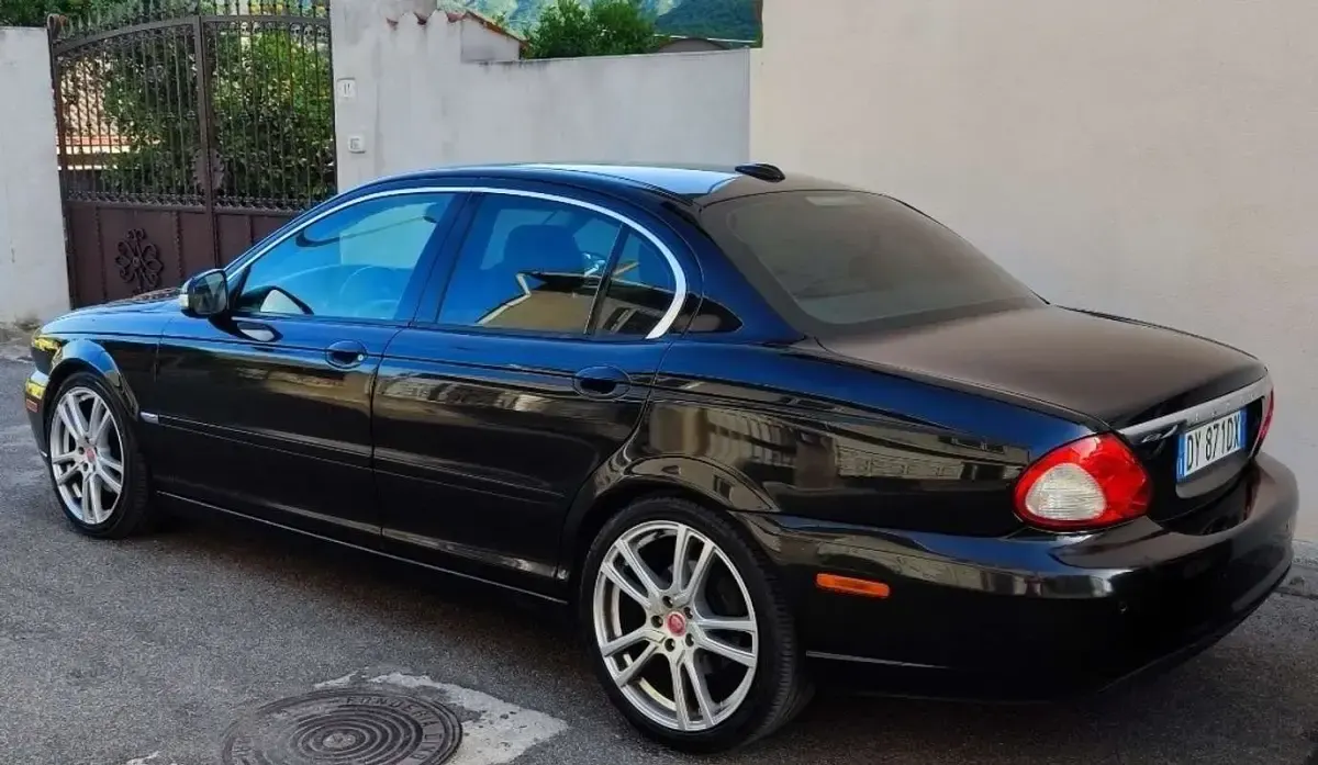 Usata Jaguar X-type Executive 155 CV (114 kW) 2009 Nero Berlina