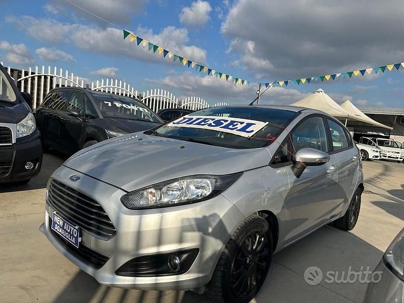 Usata Ford Fiesta Business Edition 75 CV (55 kW) 2015 Grigio Berlina