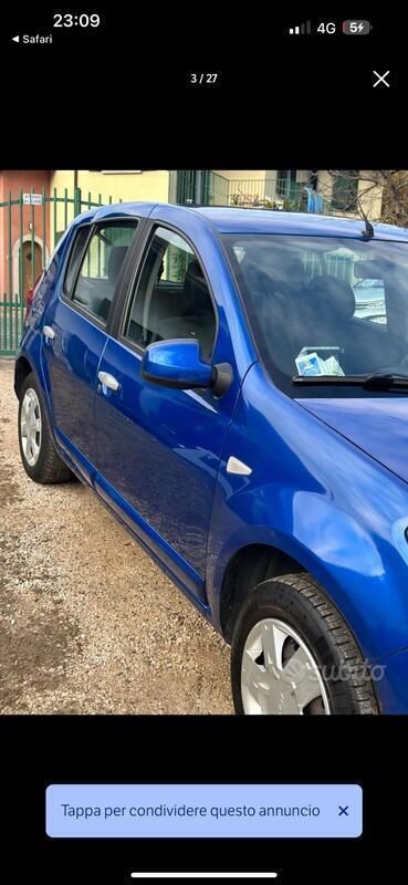 Usata Dacia Sandero Lauréate 75 CV (55 kW) 2009 Blu Utilitaria