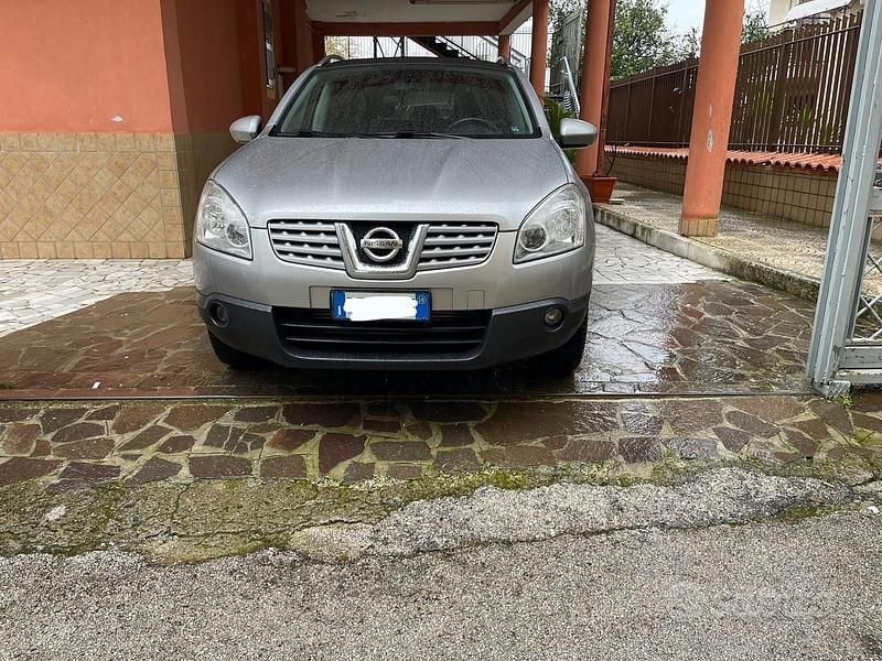 Grigio Usata 2010 Nissan Qashqai SUV | 4500 € (Ottimo prezzo) - Immagine 1/4