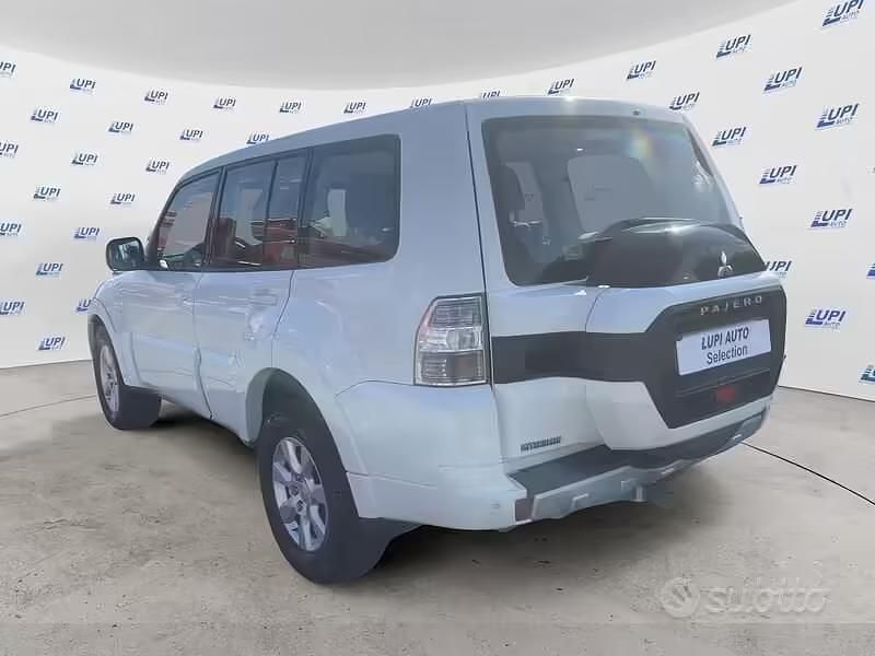 Usata Mitsubishi Pajero Instyle 190 CV (139 kW) 2016 Bianco SUV