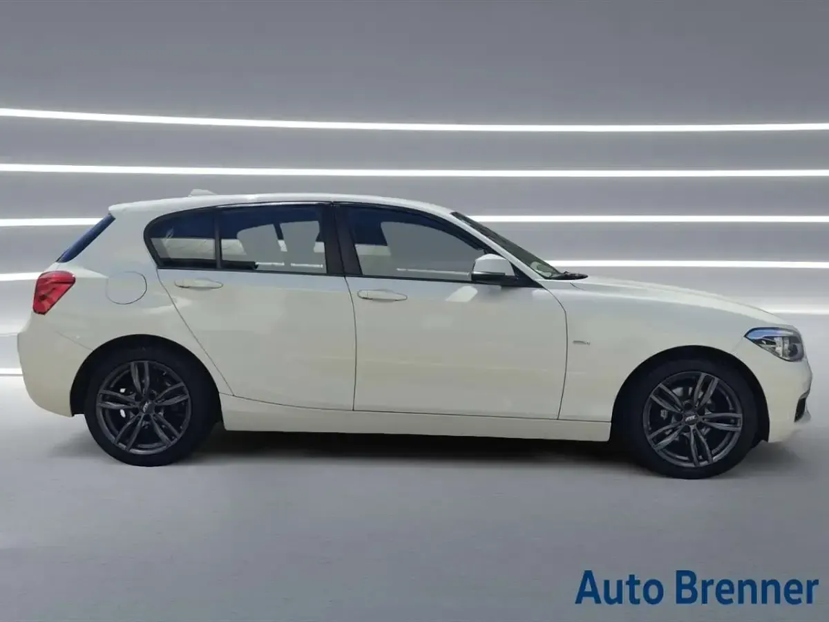 Usata BMW 120 Sport Line 190 CV (139 kW) 2016 Bianco Utilitaria