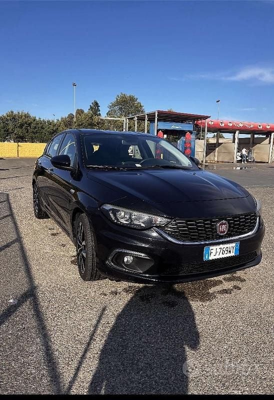 Nero Usata 2017 Fiat Tipo Tre volumi | 10.000 € (Buon prezzo) - Immagine 1/4