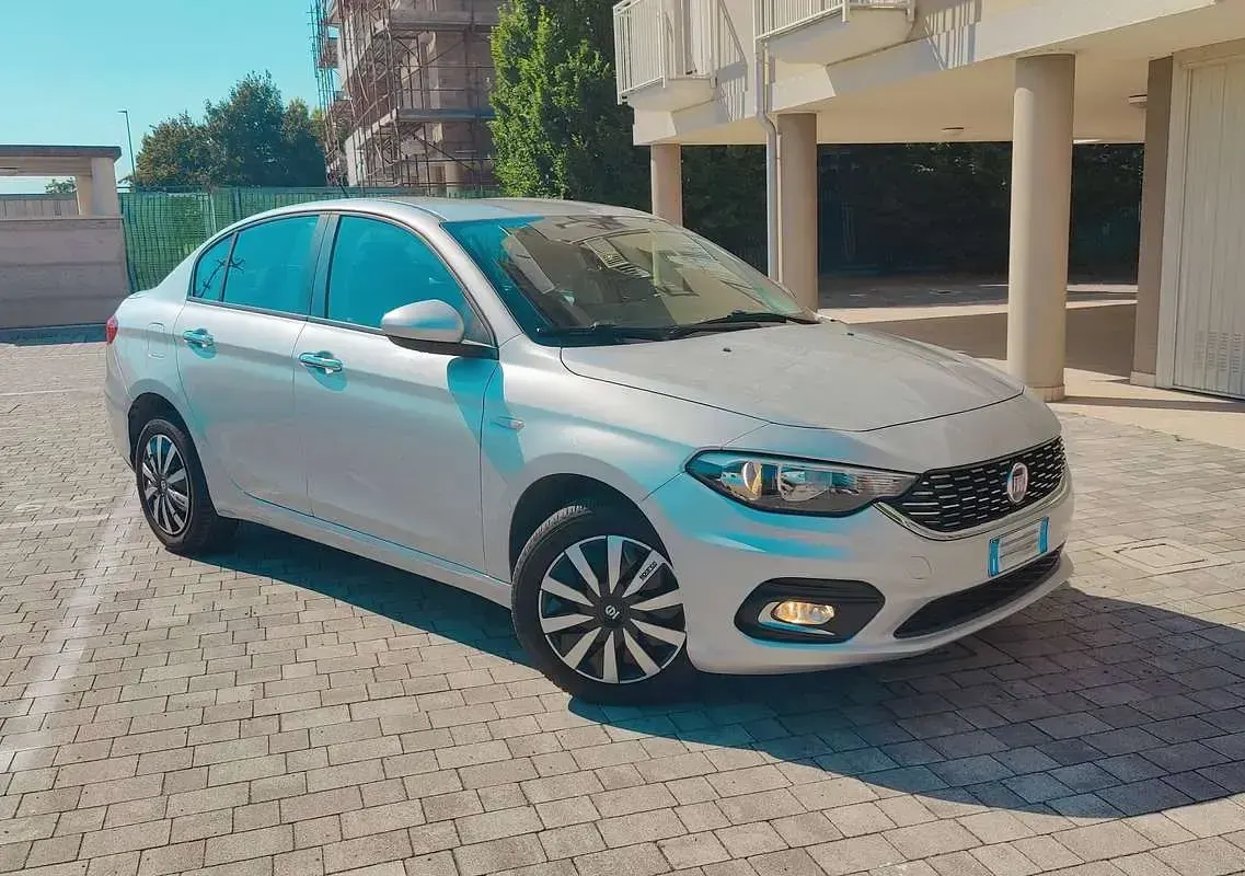 Usata Fiat Tipo Easy 95 CV (69 kW) 2018 Argento Berlina