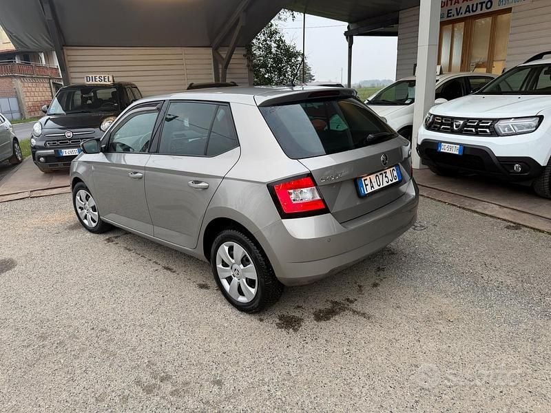Usata Skoda Fabia Ambition 75 CV (55 kW) 2015 Grigio Berlina