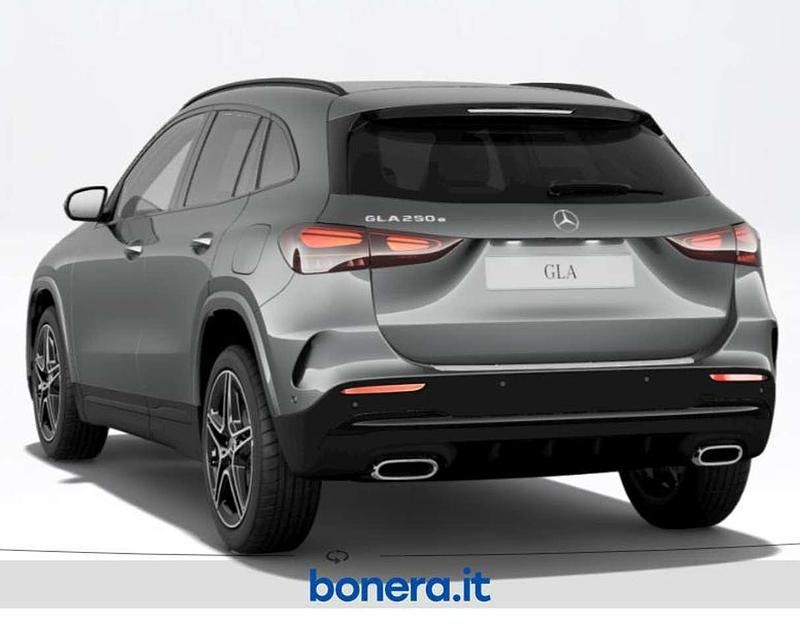 Nuova Mercedes GLA250 AMG line 218 CV (160 kW) 2026 Grigio montagna SUV