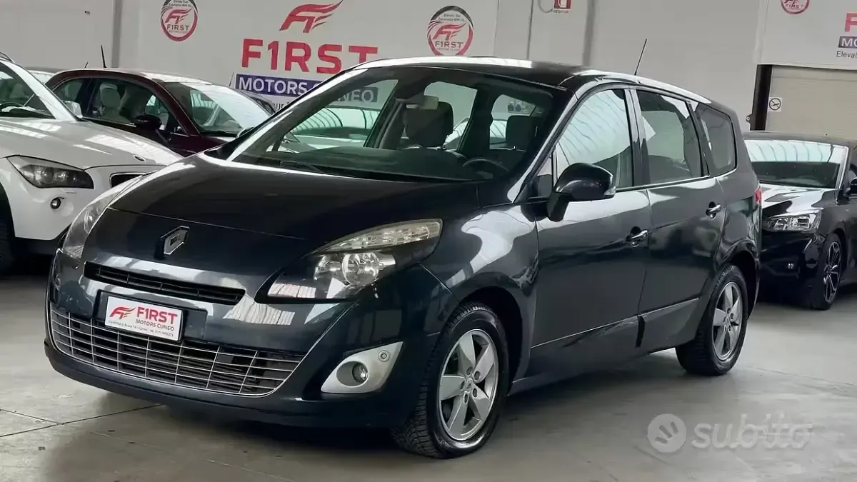 Usata Renault Scénic III Luxe 110 CV (80 kW) 2011 Grigio Monovolume