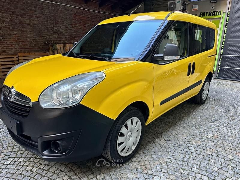 Usata Opel Combo 95 CV (69 kW) 2017 Giallo Monovolume