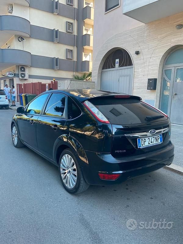 Usata Ford Focus 90 CV (66 kW) 2007 Nero Berlina