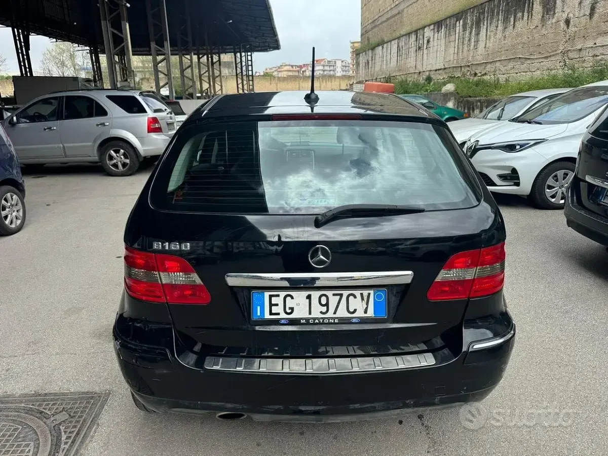 Usata Mercedes B160 95 CV (69 kW) 2011 Nero Utilitaria