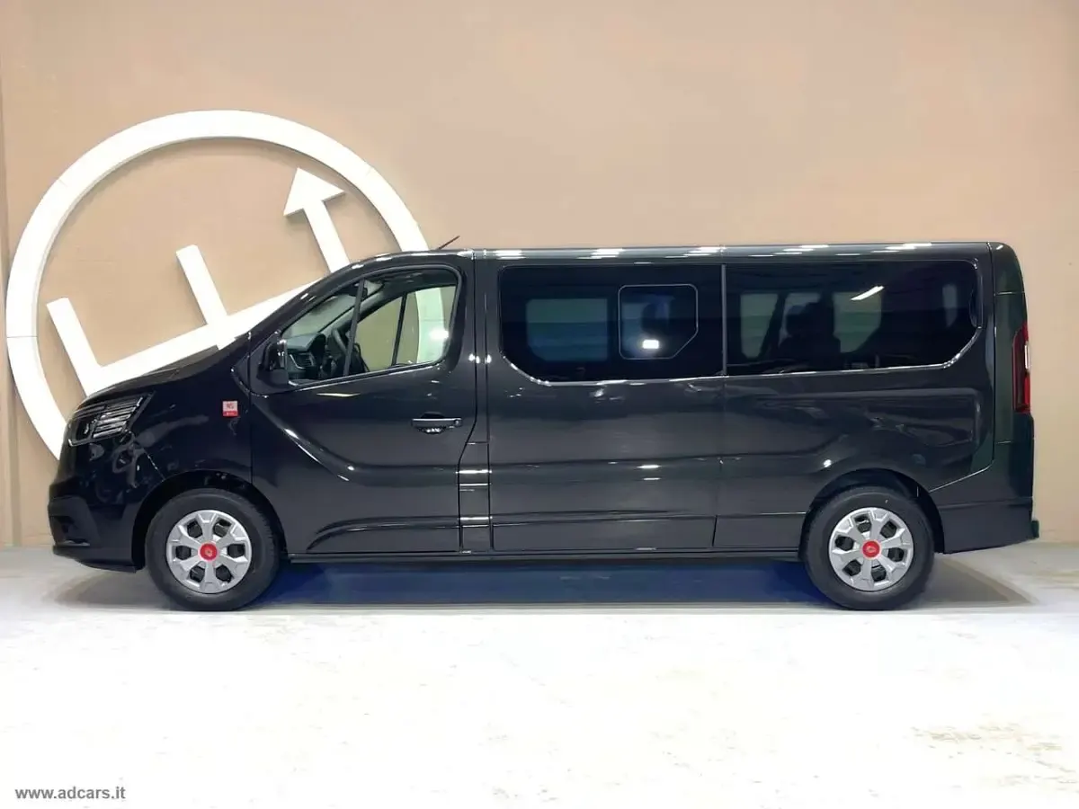 Nuova Renault Trafic Equilibre 150 CV (110 kW) 2025 Nero Monovolume